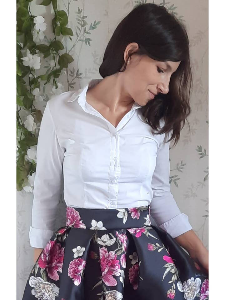 EgoChic Milano – Großhandel Rock – Damen – Sabrina Faltenrock im Stil der 50er Jahre, Blumenmuster auf schwarzer Basis mit Logo