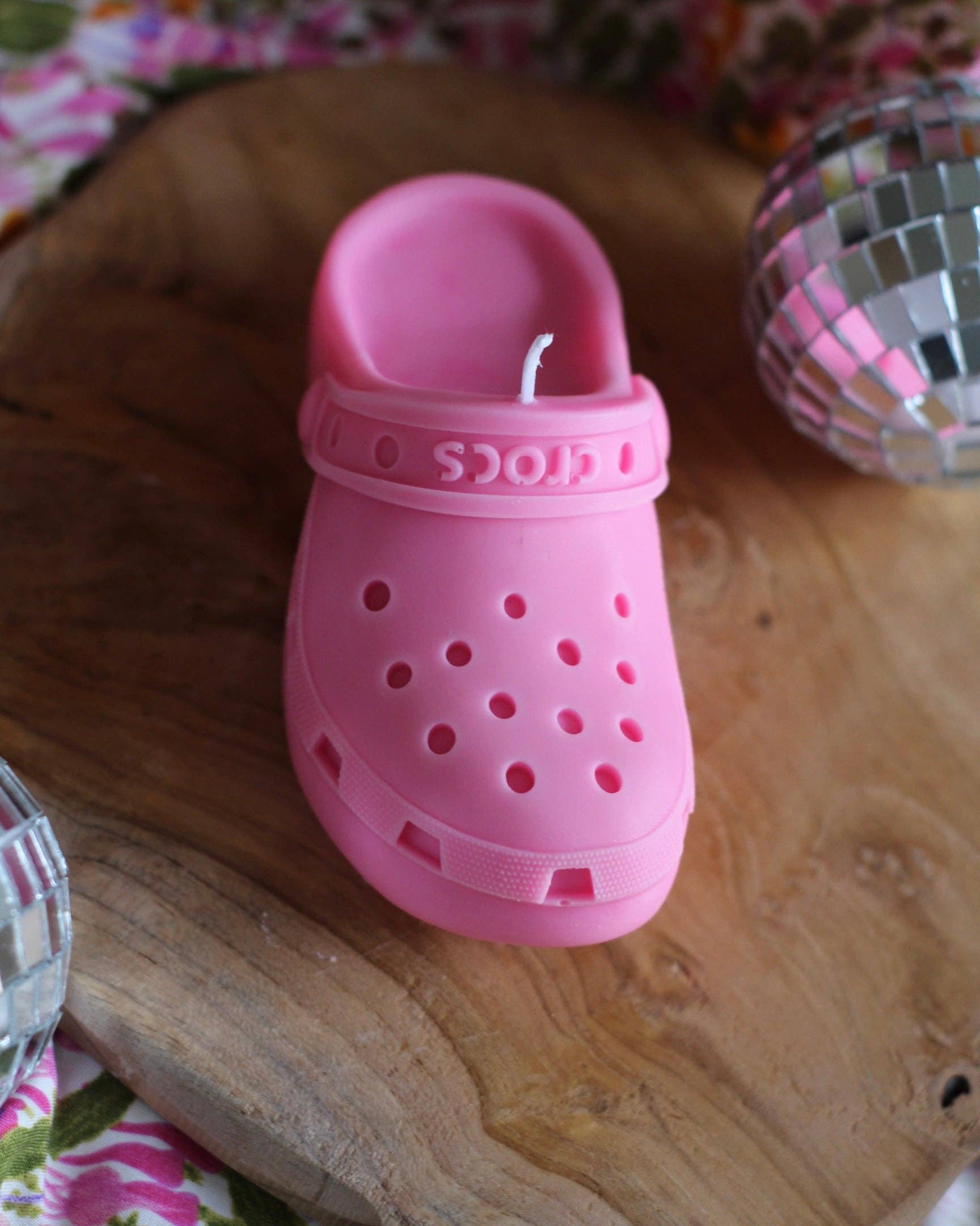 Meet me at the corner - Wholesale Novelty Candle - Crocs candle1