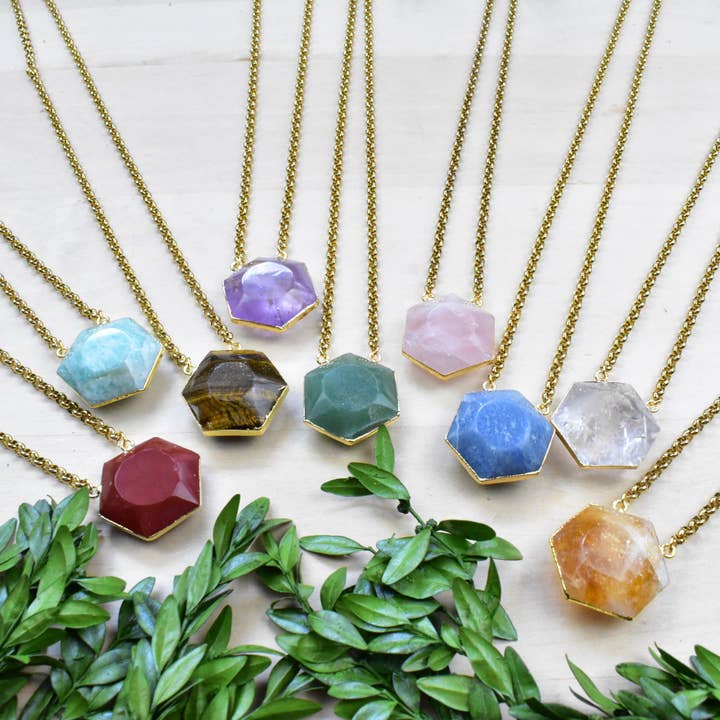 Ewelina Pas Jewelry – wholesale Hänge-/berlockhalsband – Astris/// Guld Ädelsten Hexagon Halsband