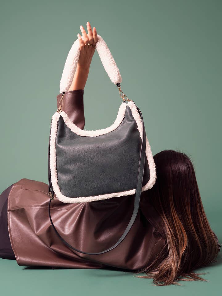 M2408 Reece Sherpa Trim Satchel Schultertasche für den Großhandel von Jen & Co.