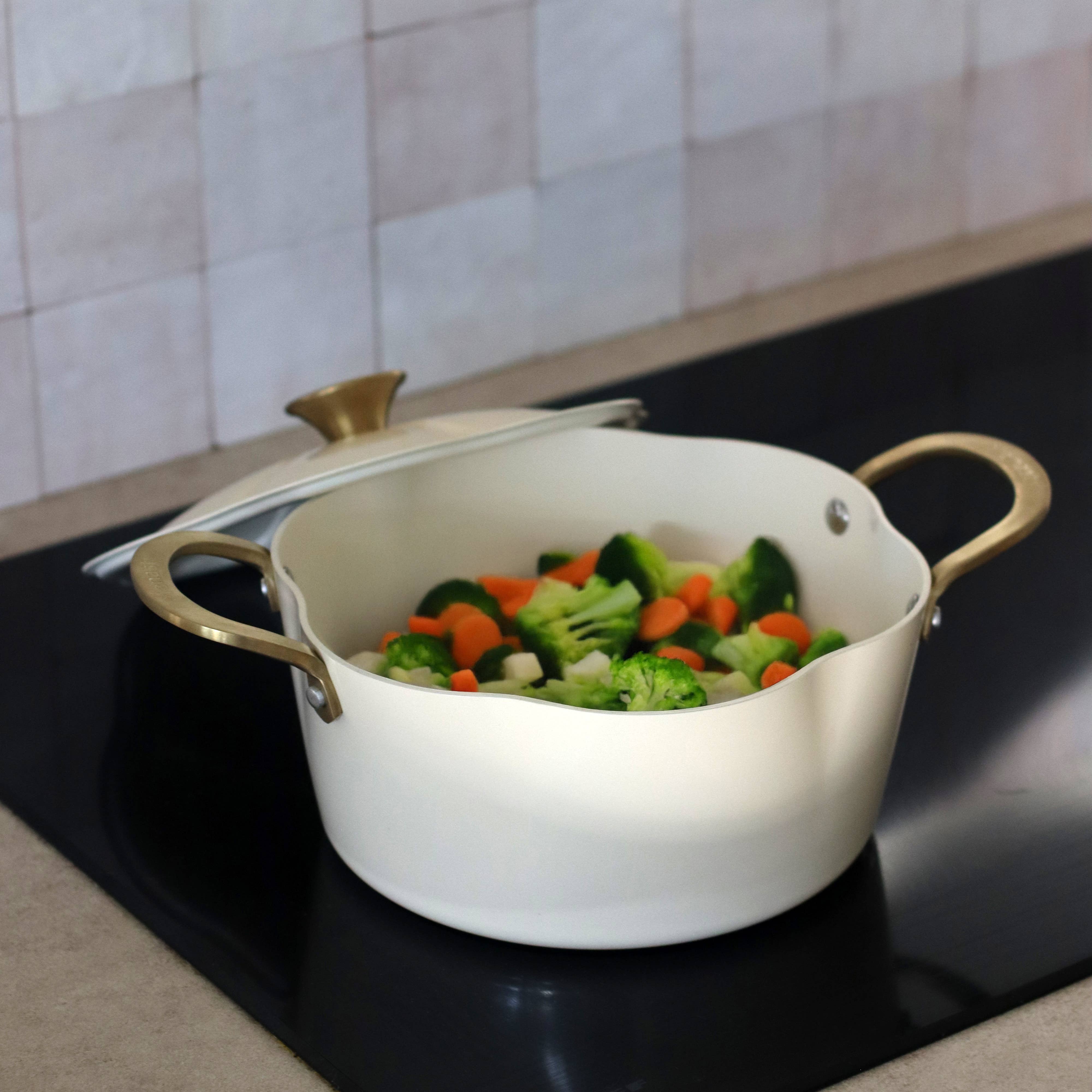 Menastyl - Wholesale Cooking Pot - Dahlia Dutch oven 24cm in recycled beige aluminum with lid3