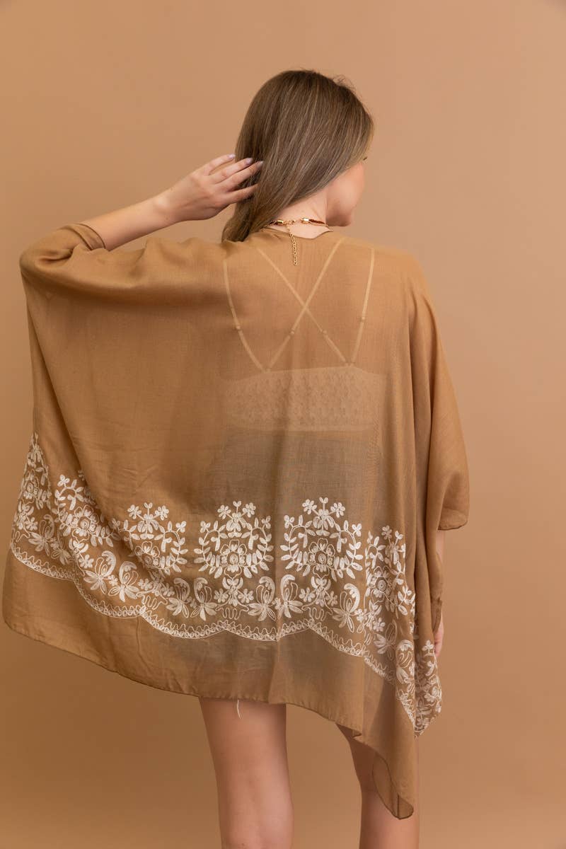 Leto Accessories - Vente Kimono – femme - Kimono brodé floral style bohème chic avec détails en points et pompons 🌼5