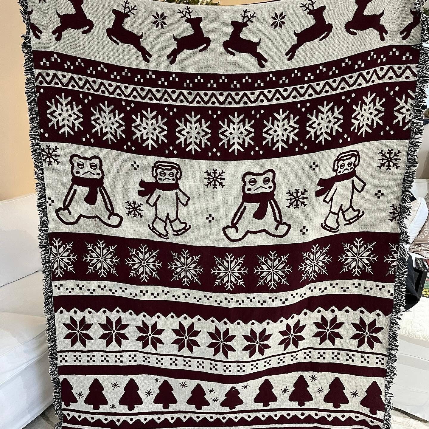 Frogblobs - Wholesale Throw Blanket - Winter Frog Tapestry Blanket2