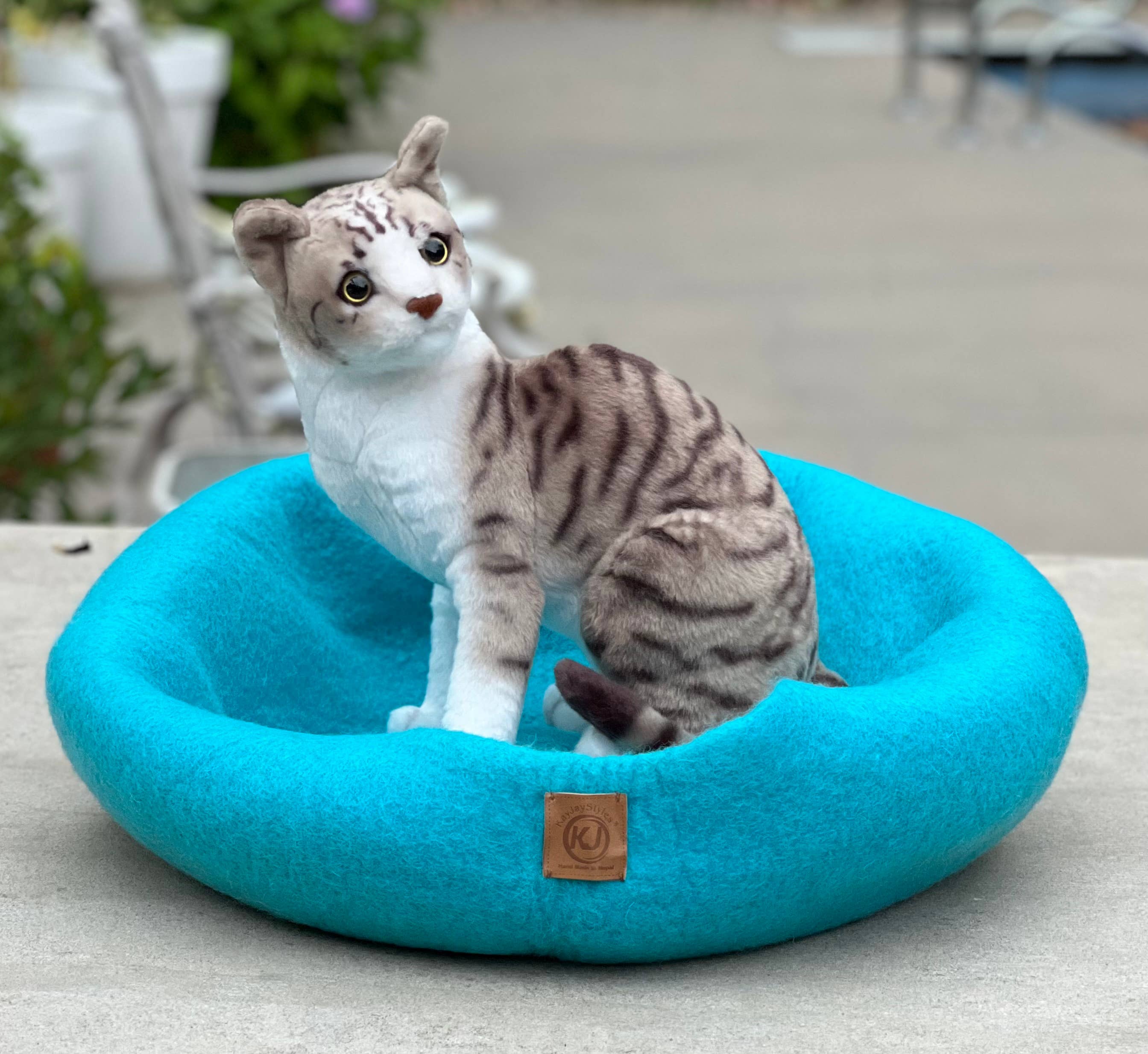 Lungta Imports - Wholesale Pet Cave - Cat/Dog - Hand Made Felt Wool Cat Cave / Cat Bed / Warm Cat House (Cop15