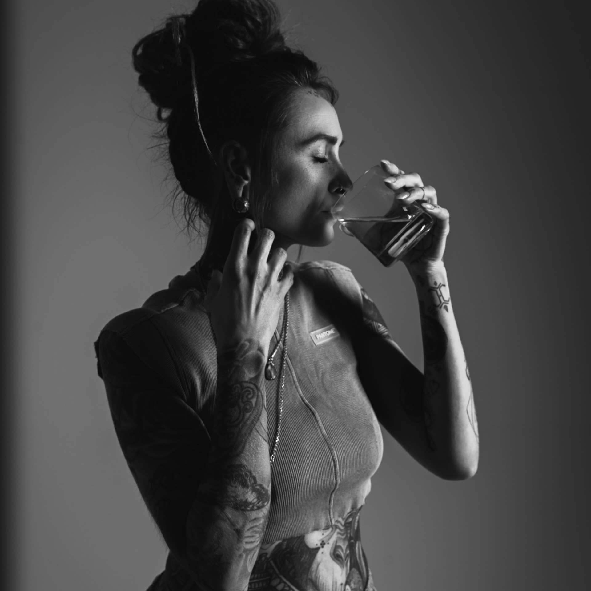 Casa Vivida - Wholesale Drinking Glass/Cup - Casa Vivida Glass "Rulebreaker"2