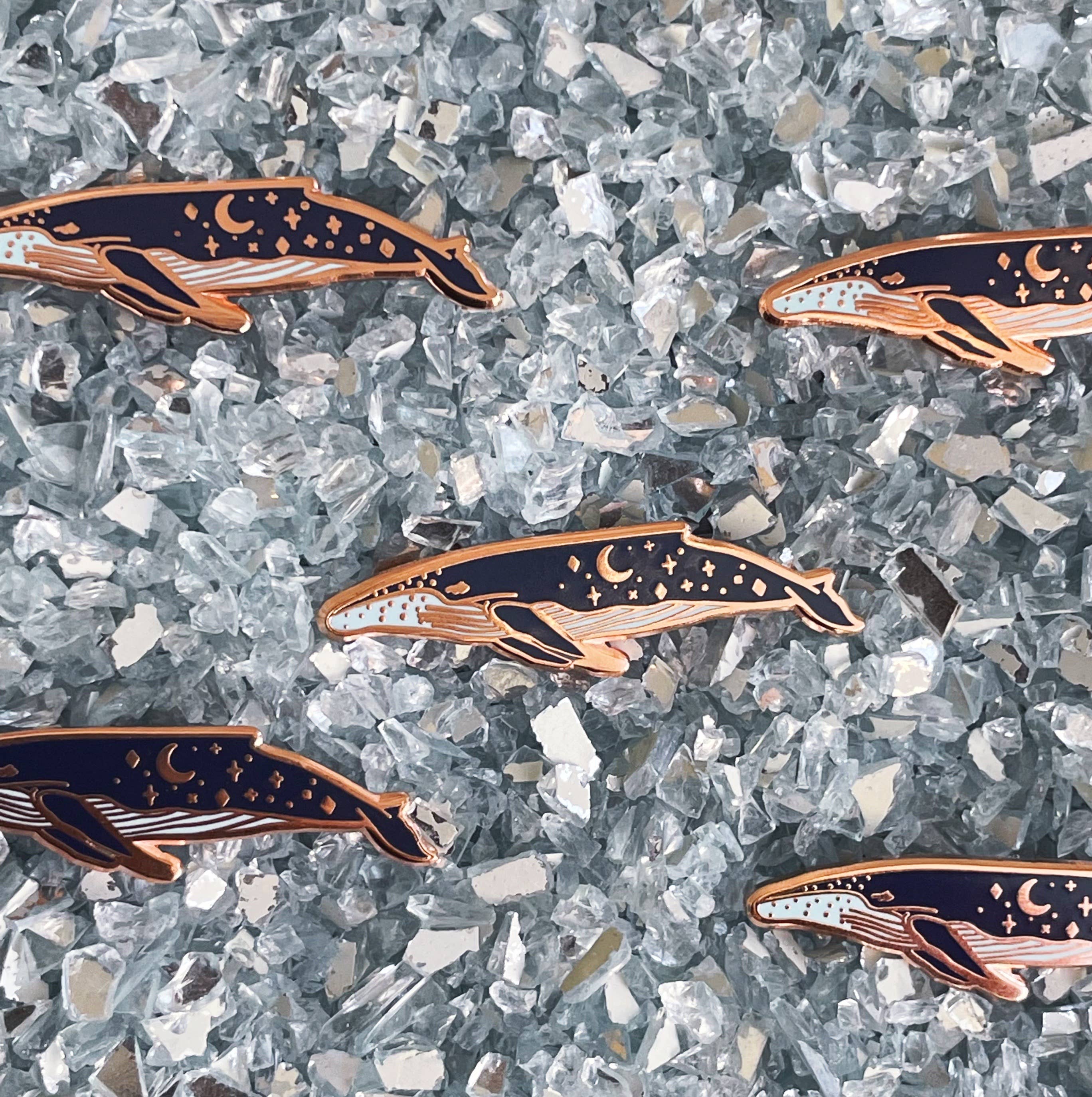 Mother of the Moon – Engroshandel Reversnål/knap – Himmelhval emalje pin1