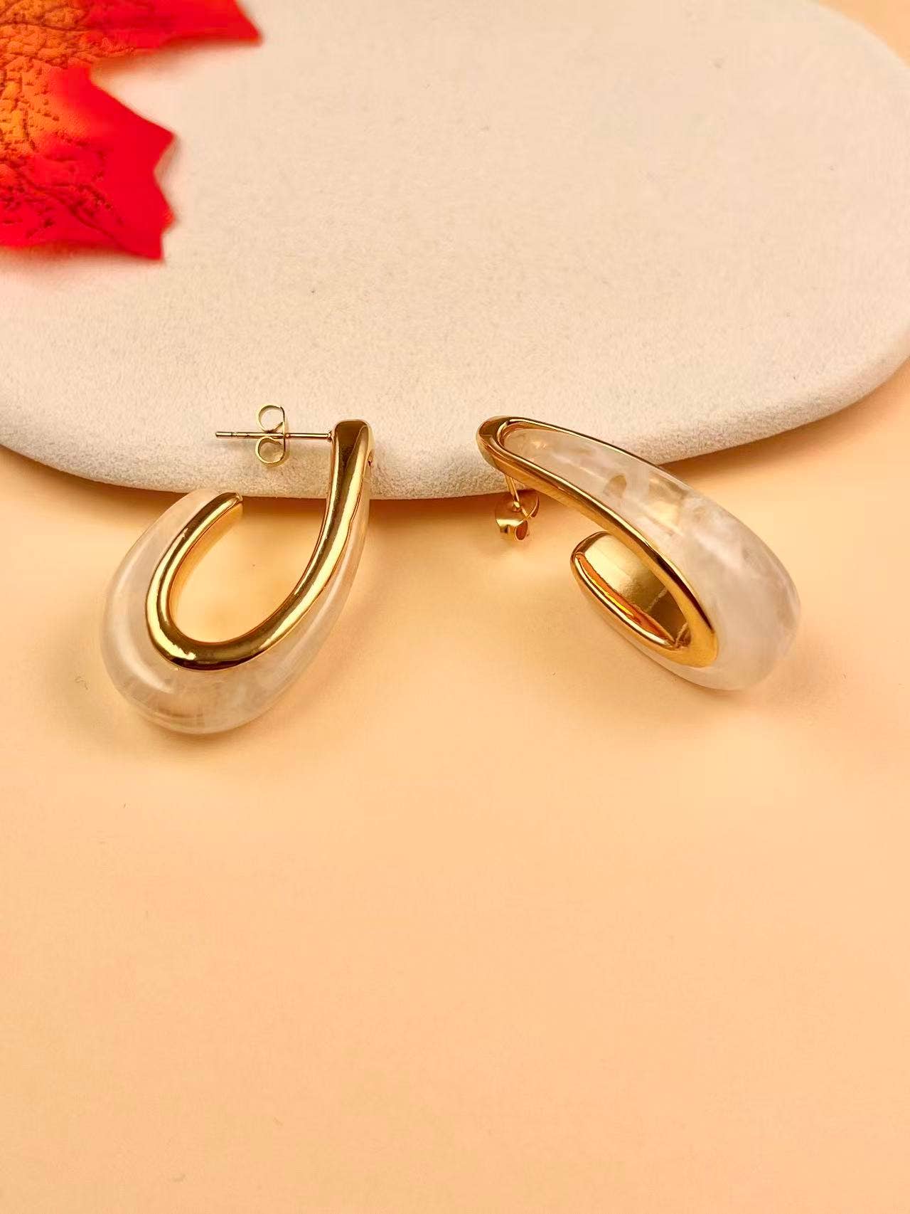 COSMOS – Großhandel Hoops – Elegante zeitgenössische Harz-Creolen aus Edelstahl2