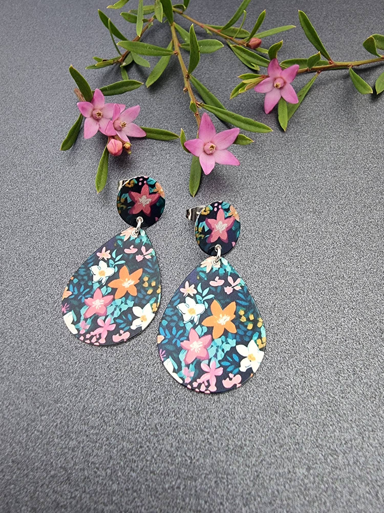 erin.k creative studio - Wholesale Dangle earrings - FLORETTE - Teal teardrop earrings