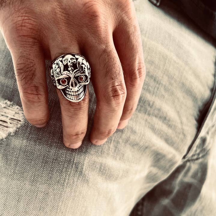 WJW - Vendita all'ingrosso Anelli cocktail/statement - Anello in acciaio inossidabile con teschio di zucchero con zirconia cubica rossa