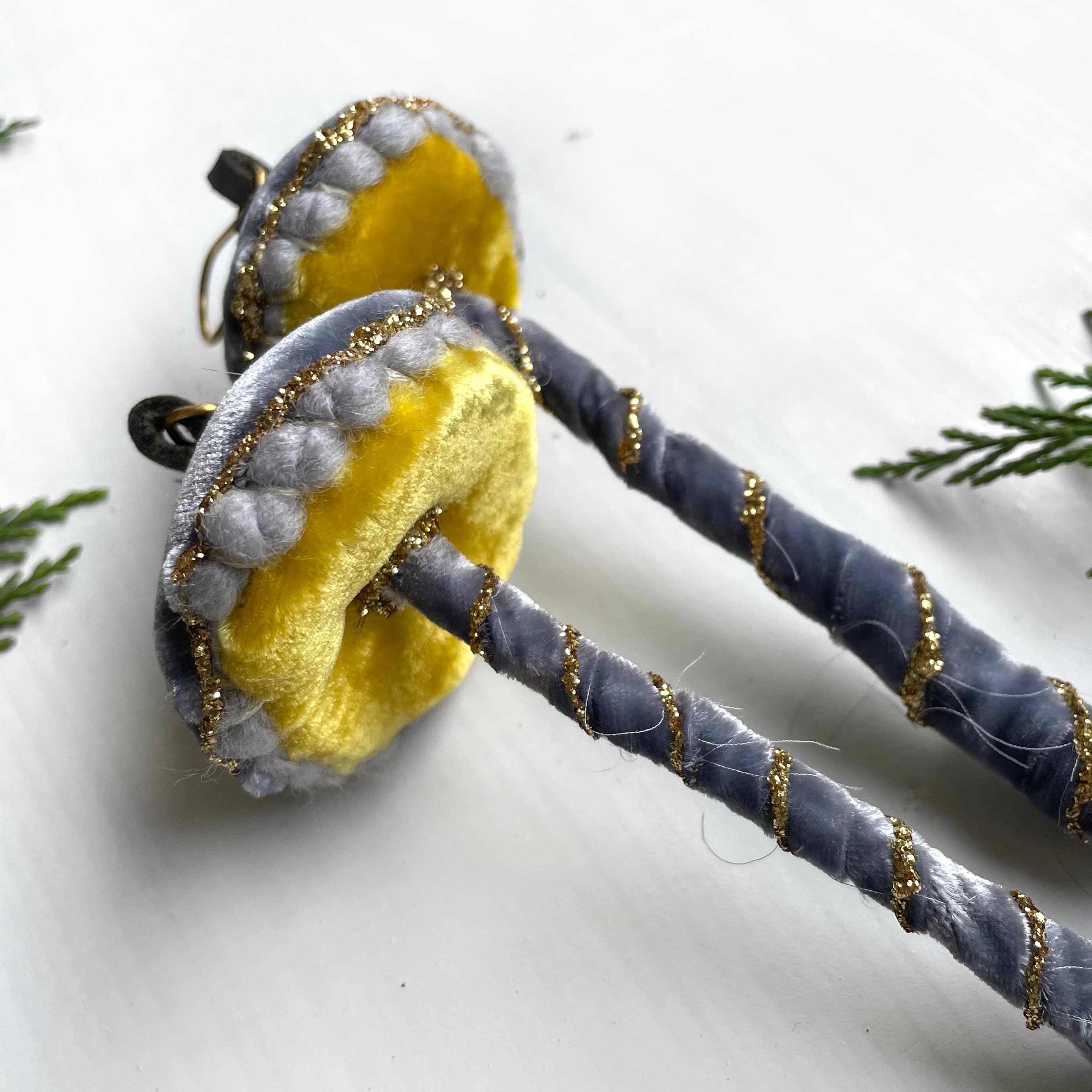 Ophilya Handmade - Vendita all'ingrosso Decorazione - Ornamento a fungo glitterato - Velluto blu melange1