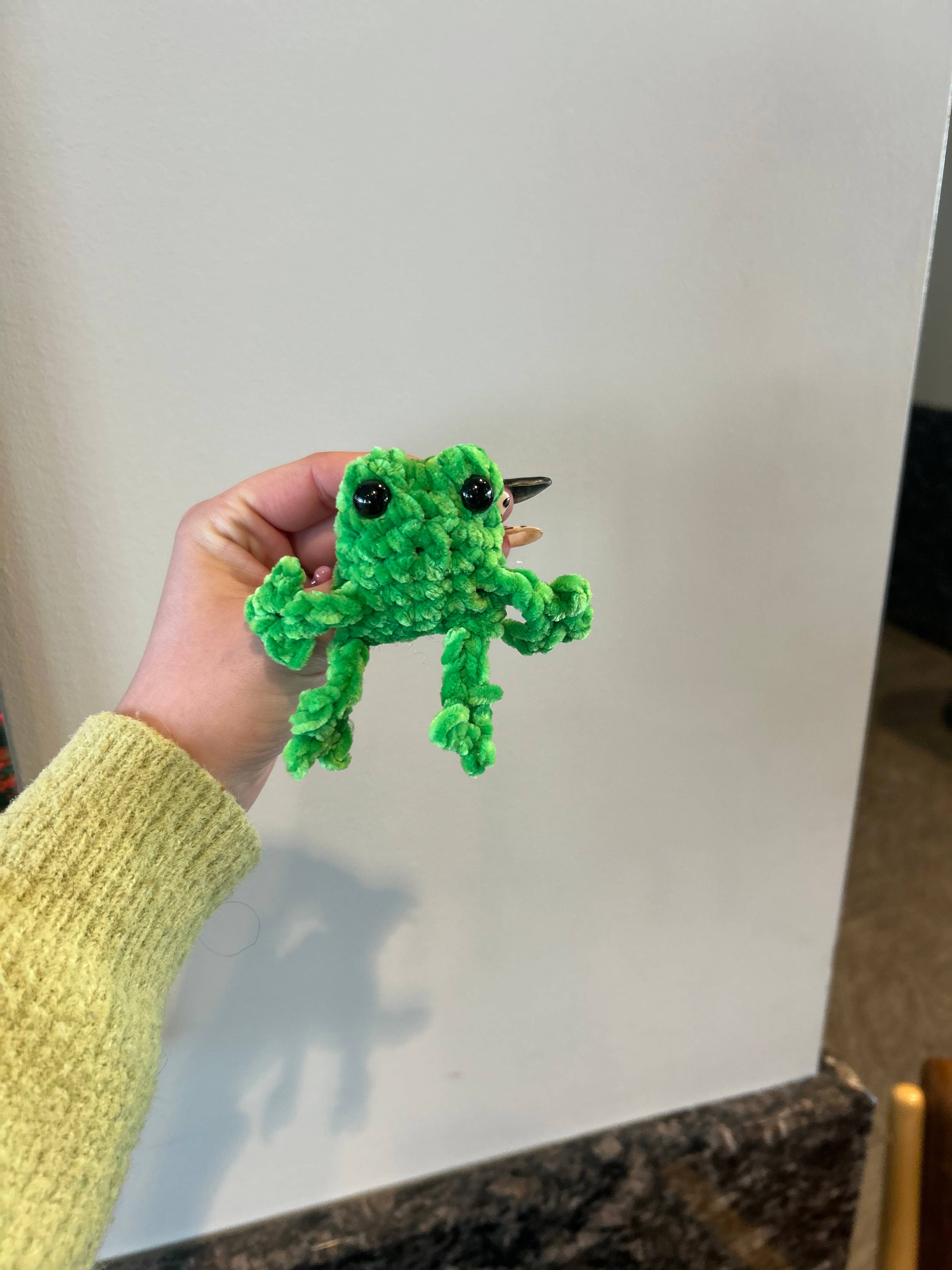 Crochet by Jolene – wholesale Dekorativ berlock för bil – Unisex – Virkade groda bilventilationsklämmor7