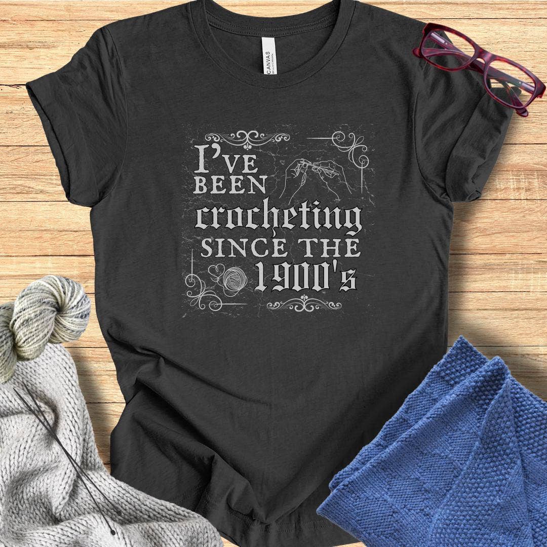 NVC Ecommerce LLC – T-shirt gráfica - Mulher por atacado – Camisa Funny Crochet, T-shirt Retro Crochet Addict, Tricô2
