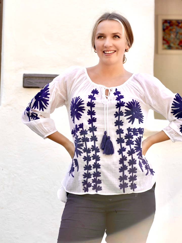 Bonnie Emb. Blouse White Navy for wholesale by Dolma