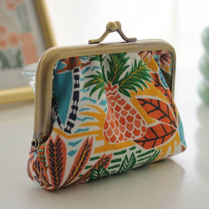 Porte-monnaie Ally granola blanc pour la vente par Sabrina Trefle