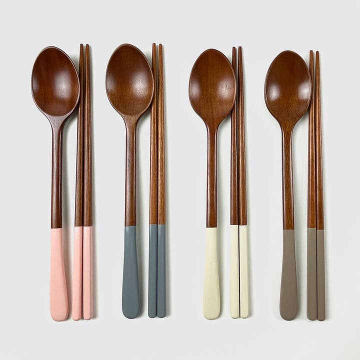 Set cucchiaio e bacchette in legno pastello per la vendita all'ingrosso da parte di illo