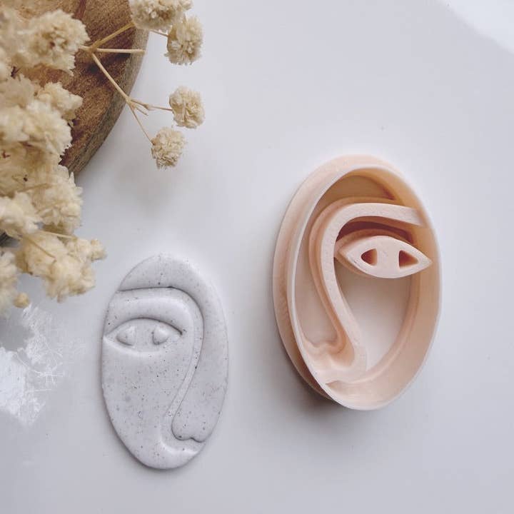 Tagliapasta in argilla Matisse Face per la vendita all'ingrosso da parte di S.I. Originals