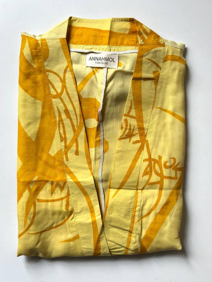 Annahmol - Wholesale Blouse - Women's - Vintage Silk Kimono Top: Free Size: BEST SELLERĀ : OOAK12