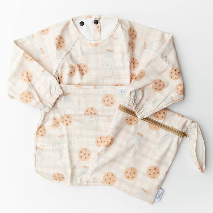 O Babete de Manga Comprida Grayson - Leite & Bolachas por atacado de Calla & Friends