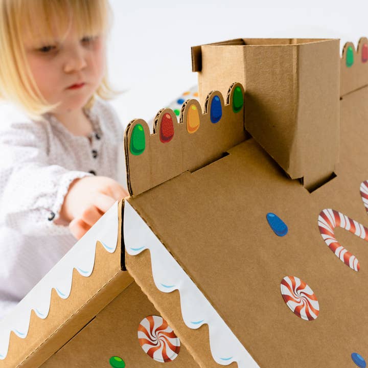 Cat in the Box LLC - Vendita all'ingrosso Tiragraffi - Gatti - Casetta natalizia in cartone con pan di zenzero per gatti12