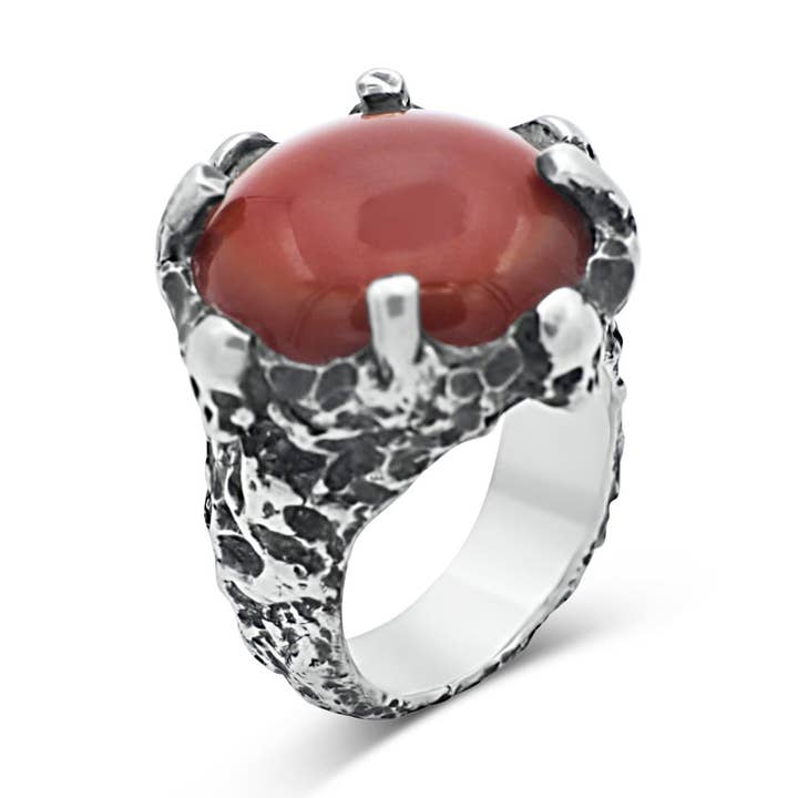 Men´s ring Carnelian stone with skulls pour la vente par Black Rock Jewel