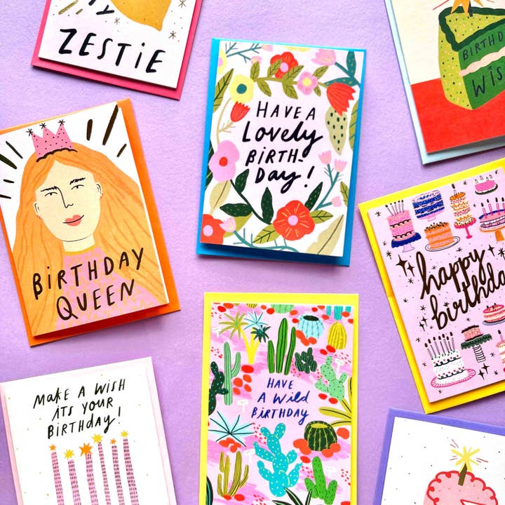 Kerrie Illustrates - Vente Cartes d'anniversaire - Carte de vœux dorée avec motif de gâteau d'anniversaire | Anniv rose1