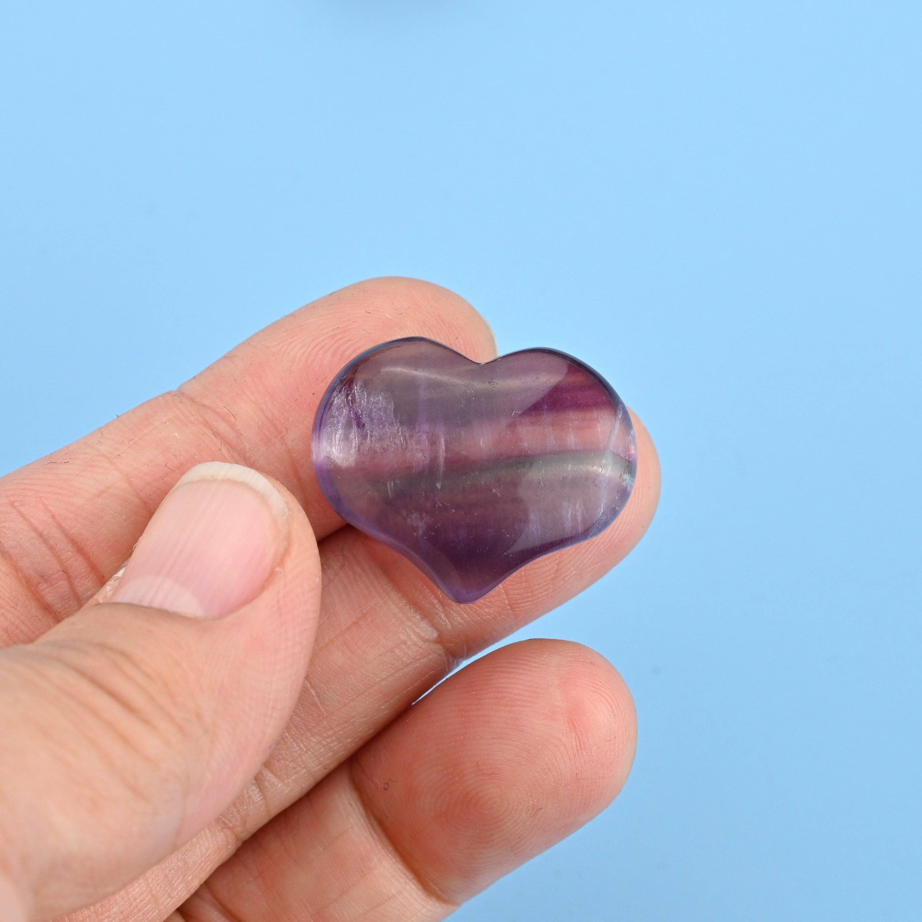 ilovebeadsusa - Vente Pierre et cristal de spiritualité - Pierre précieuse en forme de cœur gonflé sculptée en fluorite naturelle de 25 x 20 mm1