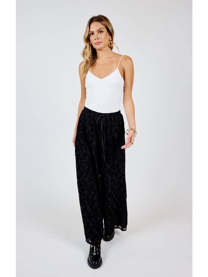 Sadie & Sage – Engroshandel Bukser - Dame – At Dusk Velvet Lace Bukser med brede ben: SORT3