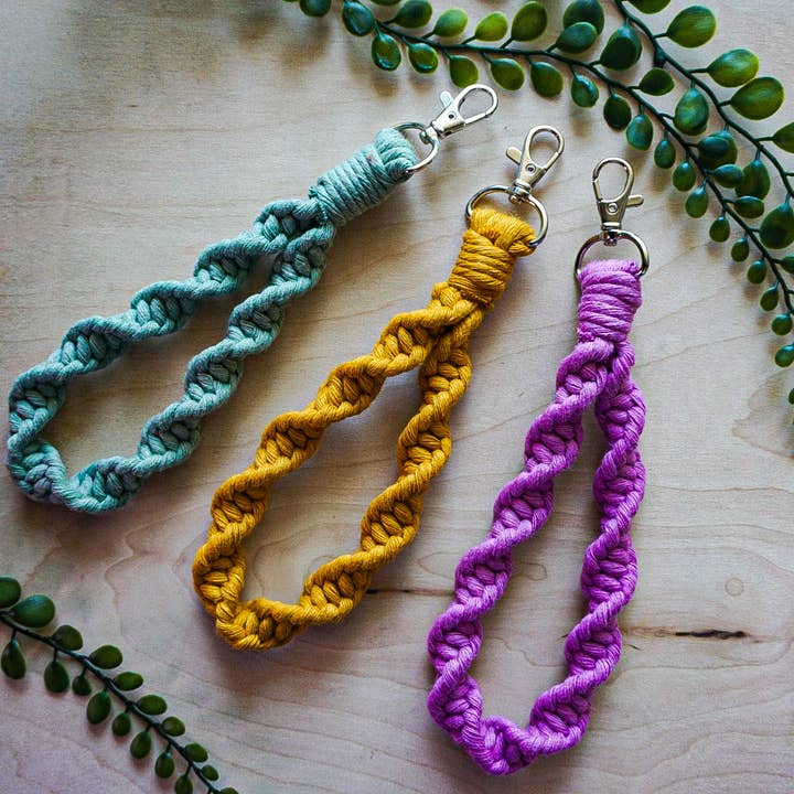 Why Knot - Venta al por mayor Llavero - Mujer - Llavero con forma de espiral, accesorios de macramé hechos a mano4