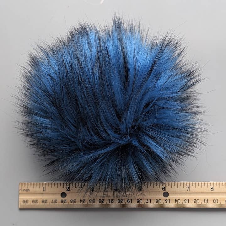 CountryStixCo - Vendita all'ingrosso Pompon - Pompon rimovibile in pelliccia sintetica da 17,8 cm - Blueberry Blue2