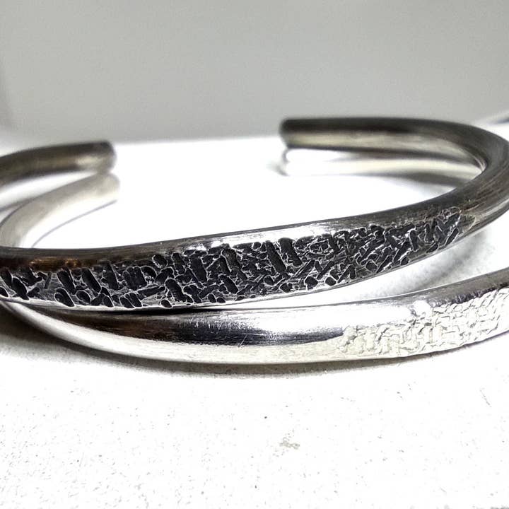 Manchette texturée robuste en argent sterling de 4 mm, cadeau manchette pour homme pour la vente par SteamyLab