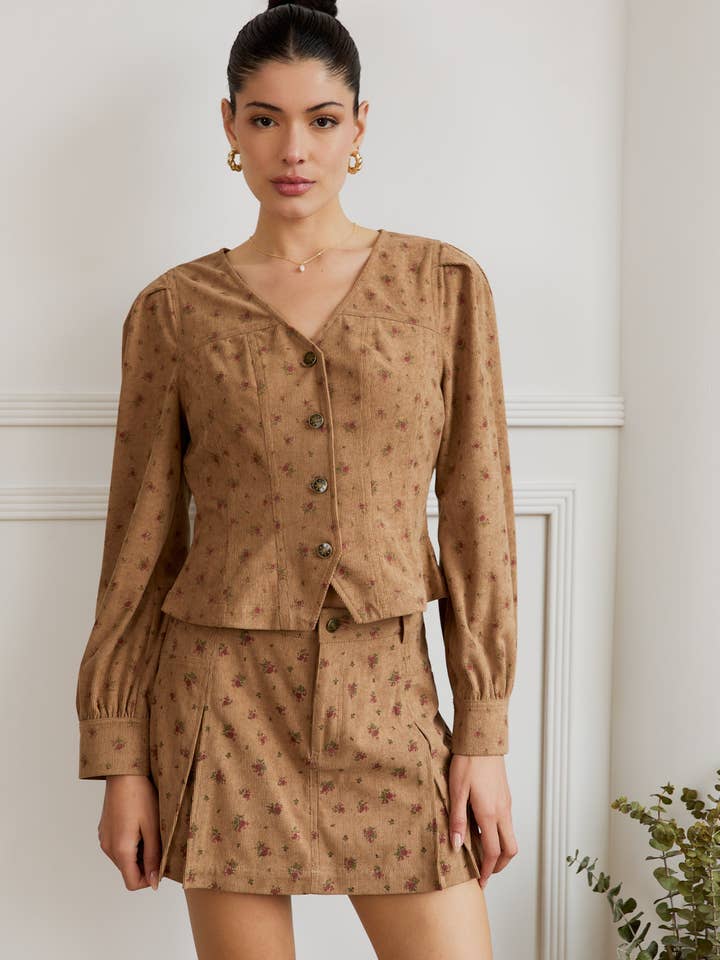 HAUT ET JUPE EN VELOURS CÔTELÉ EXTENSIBLE À MANCHES LONGUES ET BOUTONS pour la vente par Sunday Edition