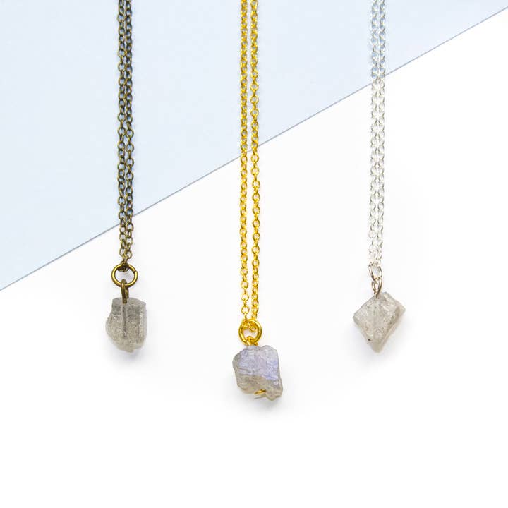 Colar minúsculo de labradorita, joias delicadas de pedras preciosas cruas por atacado de All the Tiny Pieces