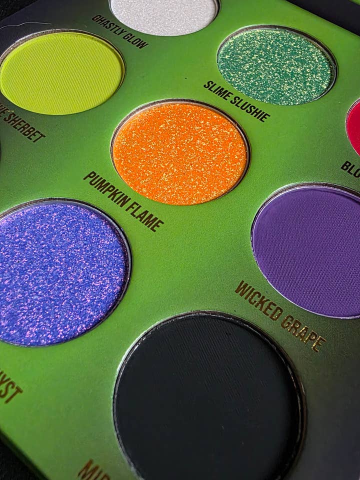 Trick eyeshadow palette for wholesale by Beauty moon cosmetics