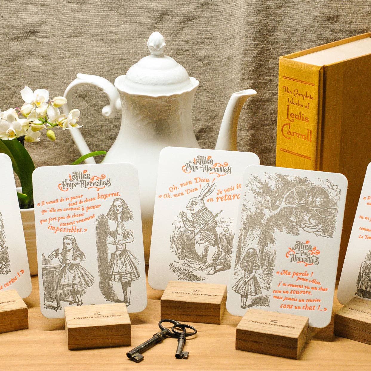 L'Atelier Letterpress – wholesale Everyday greeting card – Letterpress Card Rabbit with a Watch - Alice in Wonderland6