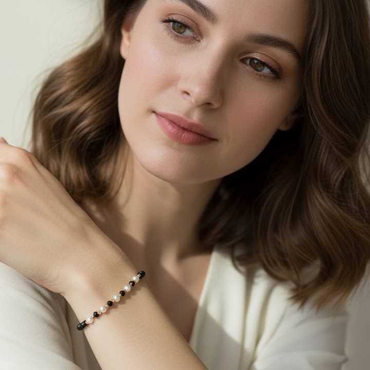 Artisans de Madagascar – wholesale Beaded bracelet – Black Tourmaline Bracelets Faceted Beads between 3 & 4 mm0