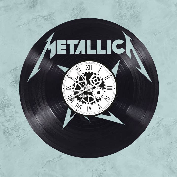 Handgemaakte wandklok van 33-toeren vinyl met Metallicathema voor wholesale door L'atelier d'Ombeline