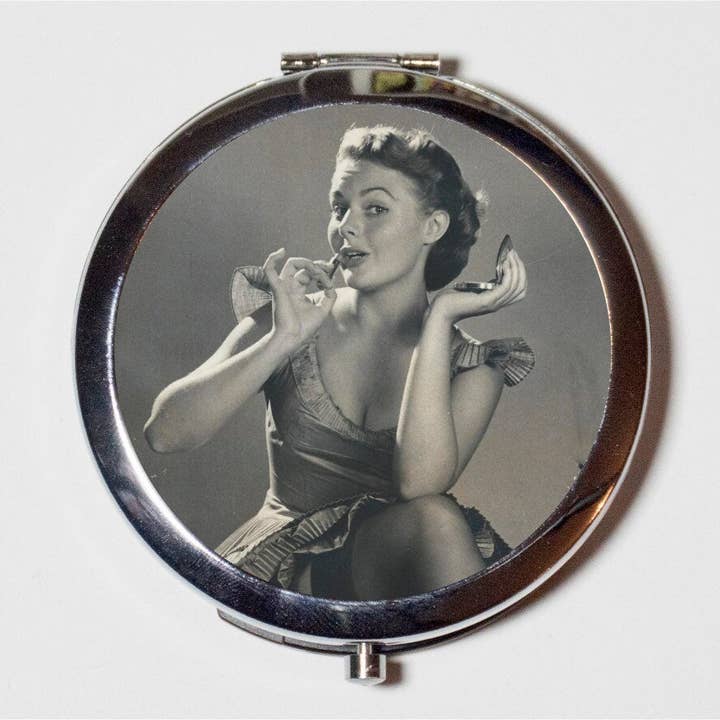 FringePop - Wholesale Compact Mirror - Elvgren Pinup Girl Compact Mirror - Pin Up Putting on Lipstick Retro Photo - Make Up Pocket Mirror for Cosmetics