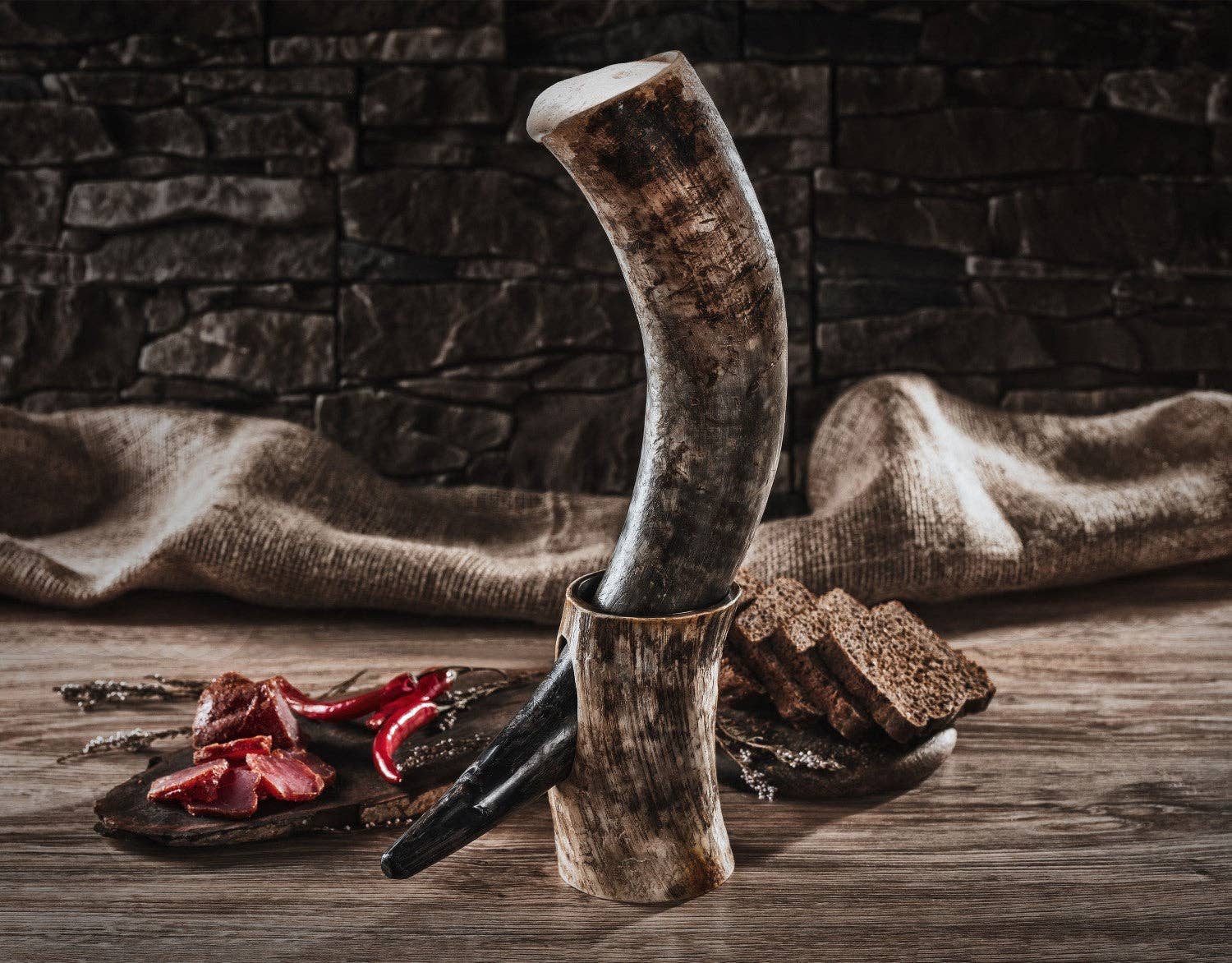 Norse Tradesman – wholesale Dricksglas och koppar – Vikingasdrickshorn med stativ14