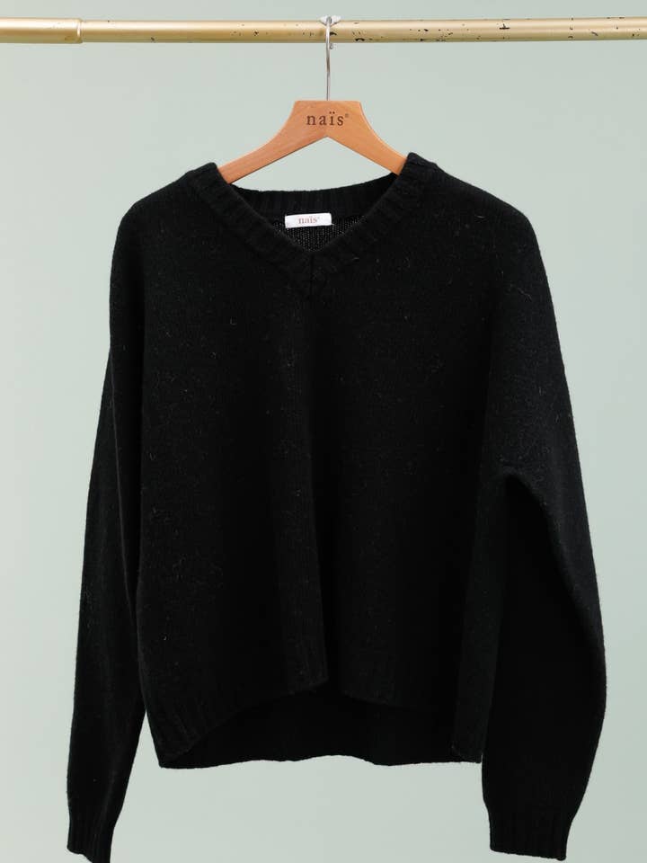 NAÏS PARIS - Wholesale Knit Sweater - Women's - Long-sleeve V-neck sweater 100% superfine merino wool12