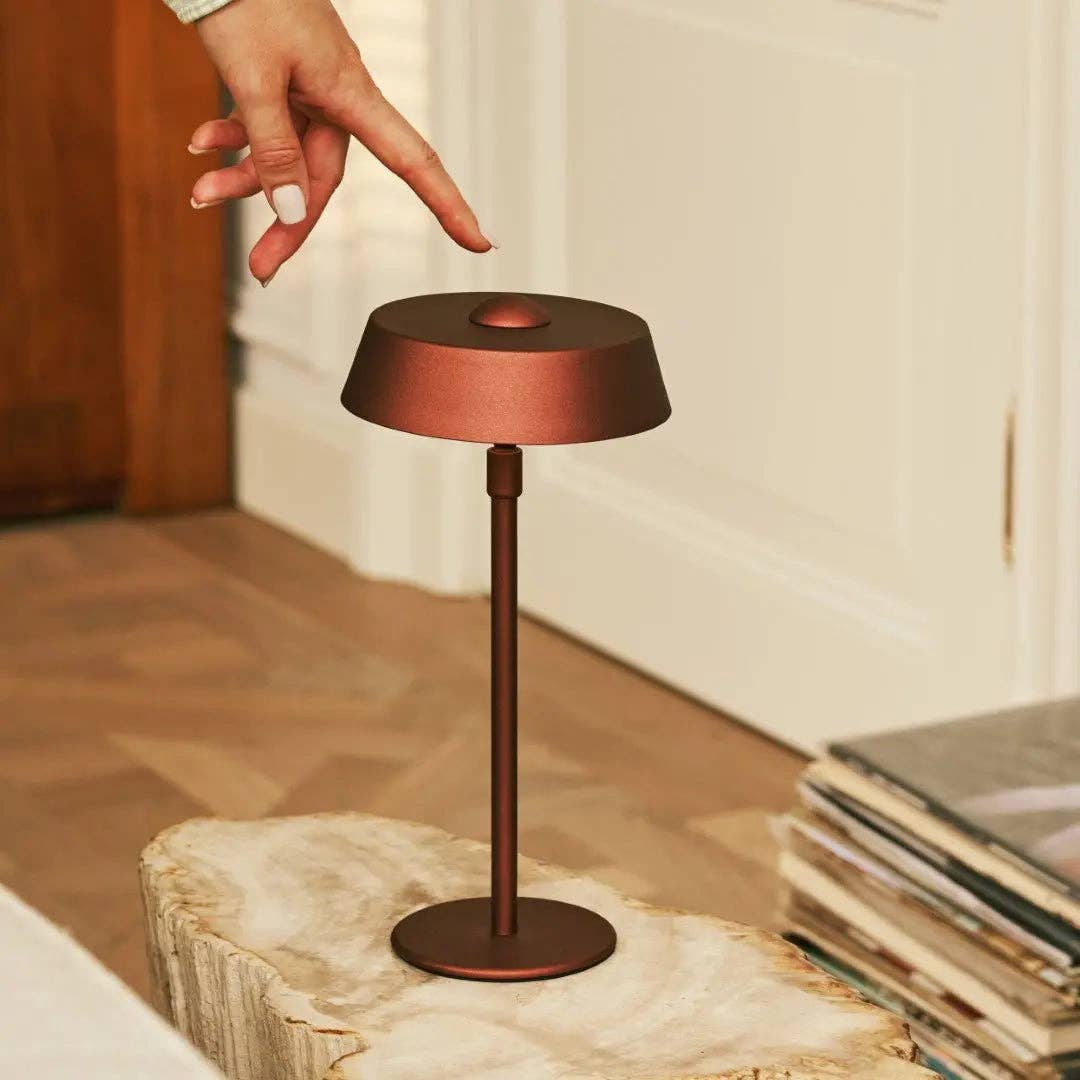 Tavellio – Engroshandel Skrivebordslampe – Luca Bronze USB Genopladelig Lampe | Minimalistisk, Legende & Dæmpbar4