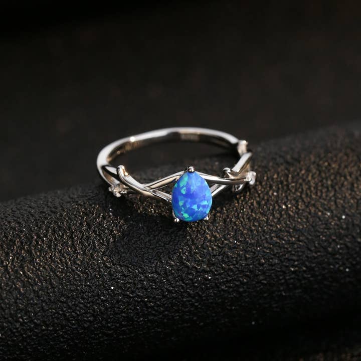 Gioiellin - S925 Silver Jewelry – Engroshandel Solitairering – S925 Sterling Sølv Dråbeformet Blå Opal Ring