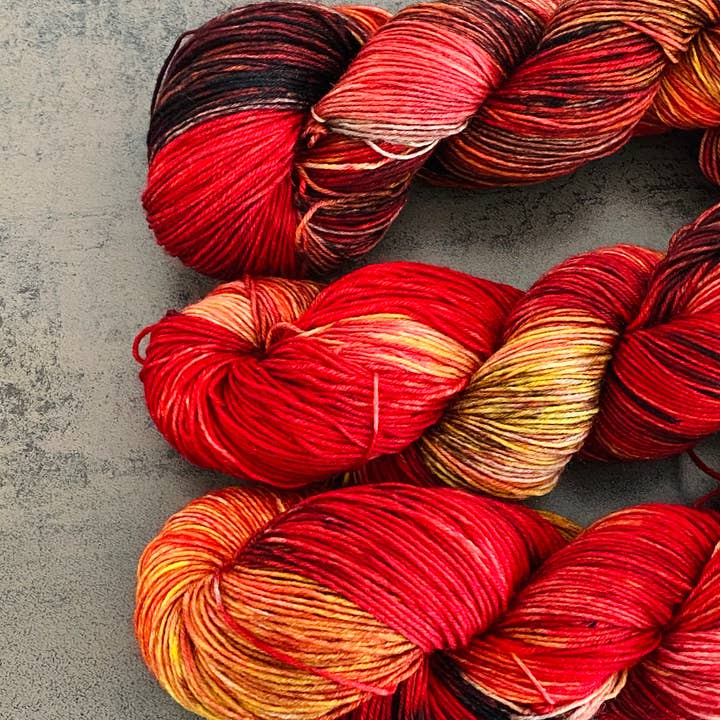 Die Wollwichtel - Vendita all'ingrosso Lana - Filato lana 100 g colorazione «lava del Vesuvio» per maglia e uncinetto1