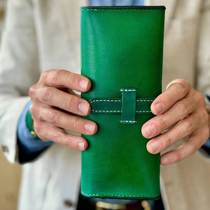 A. M. Aiken - Wholesale Humidor/Cigar Accessory - 4 Cigars Green Hand-Dyed Leather Cigar Case2