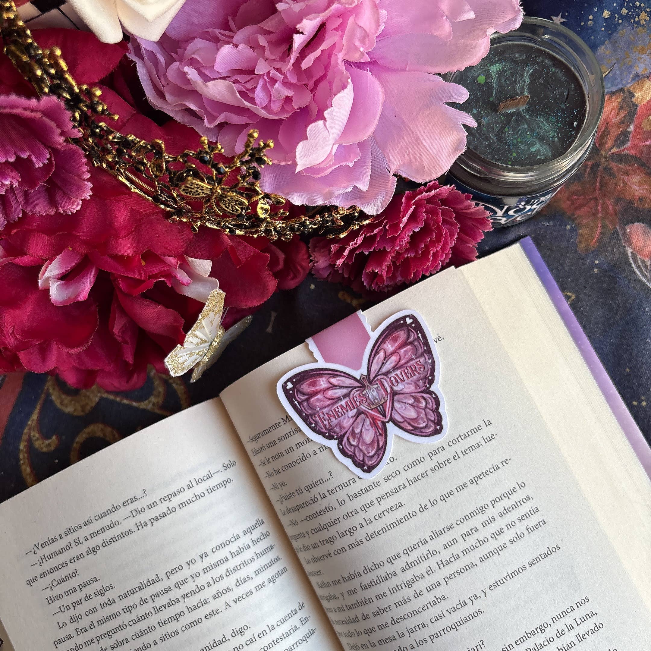 Alsace’s Art - Vente Marque-page - De ennemis à amants - Marque-page à paillettes papillon.1