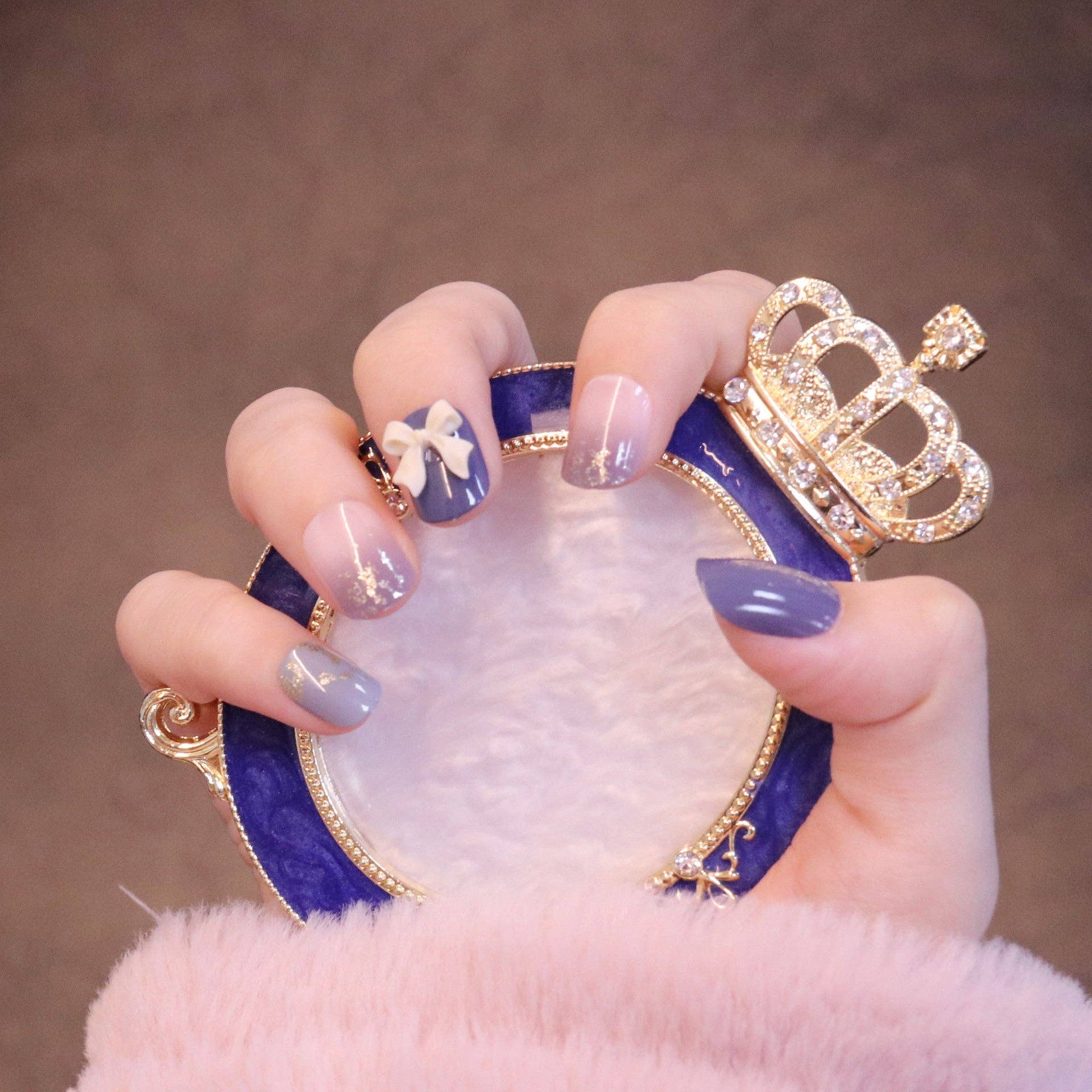 Molti colori Chiodi corti quadrati ovali viola a pressione con ciondolo a forma di fiocco in vendita all'ingrosso su Faire7