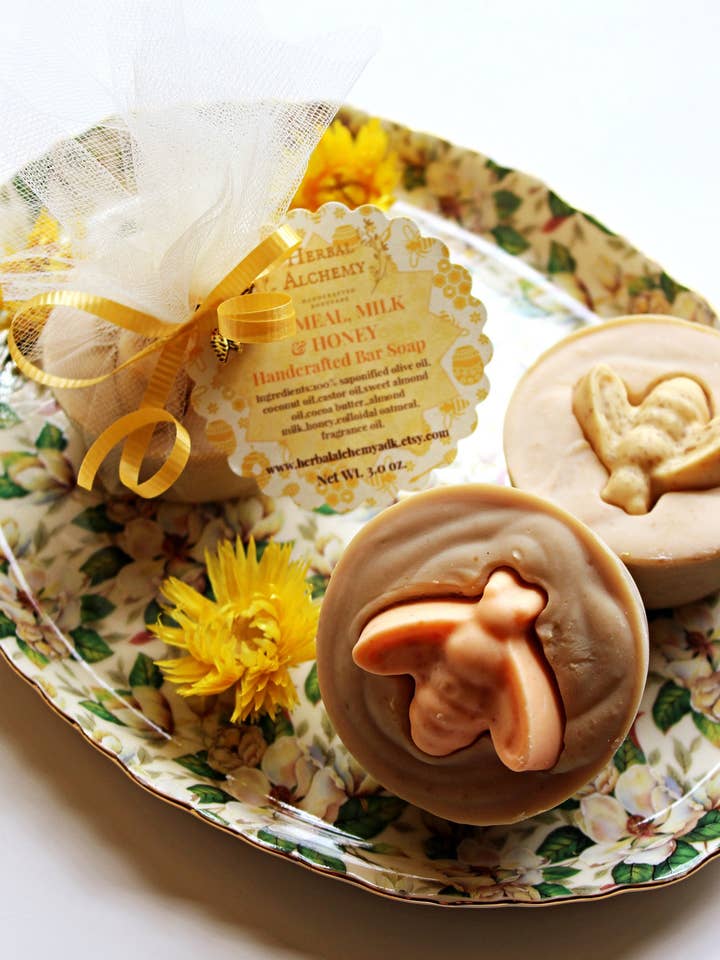 Havermout, Melk & Honing Cupcake Zeep Bar voor wholesale door Herbal Alchemy Bodycare