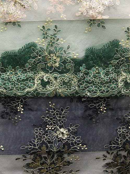 Tissu en résille brodé de sequins Rowley - Dentelle idéale pour couture, robes, jupes, et créations élégantes pour la vente par Fabrics Star