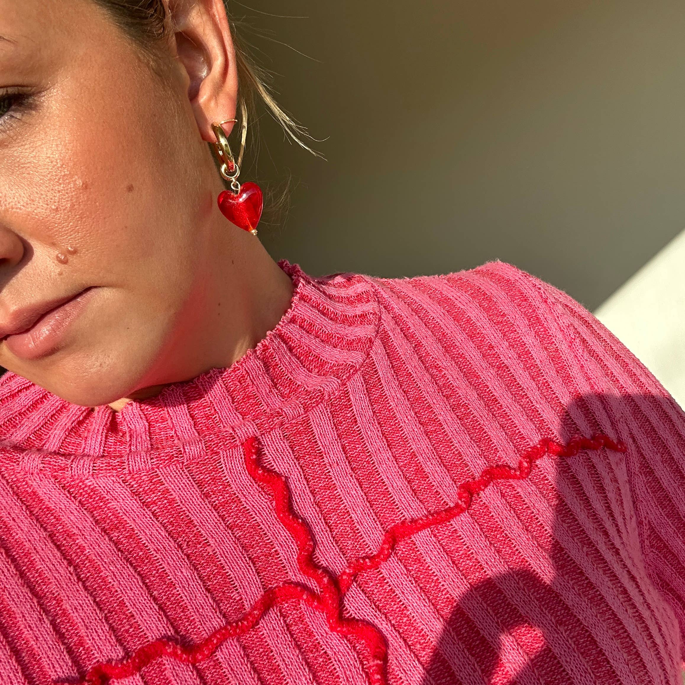 Emeldo - Wholesale Dangle Earrings - Allee Hearts - Red3