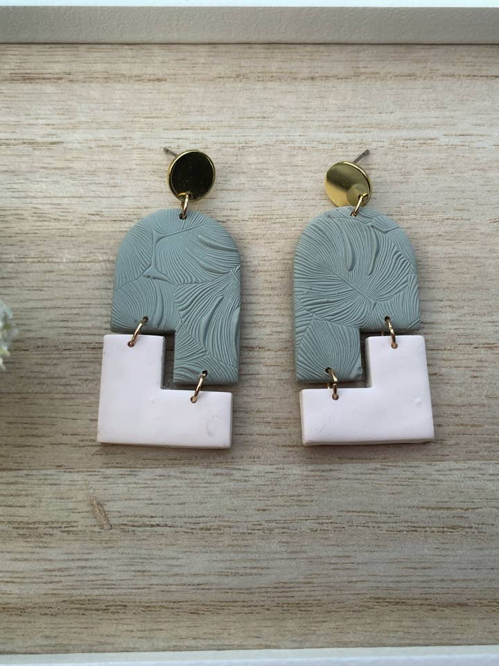 Leslie pour la vente par Grey & Sand