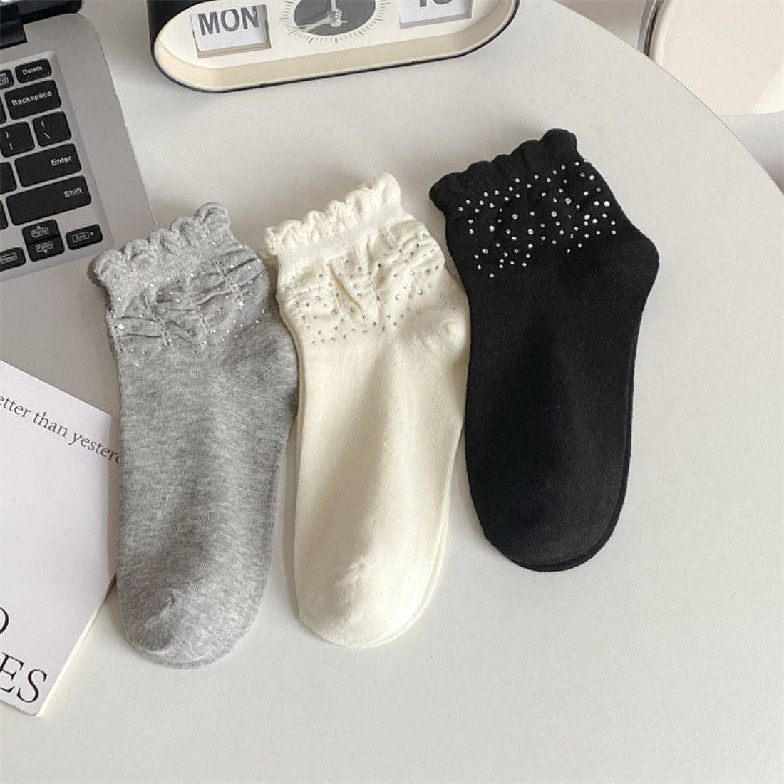 Funkyrel® Atzbranding Limited - Wholesale Socks - Women's - Rufia - Bubble Trim Solid Low-Cut Socks3